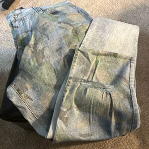 Camo Destruction at the knee and thigh jeans
